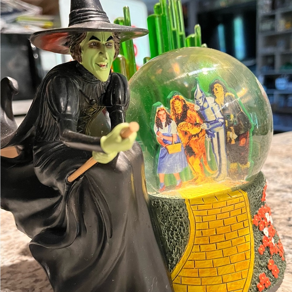 The Bradford Exchange Emerald Glitter Globe - Picture 2 of 3